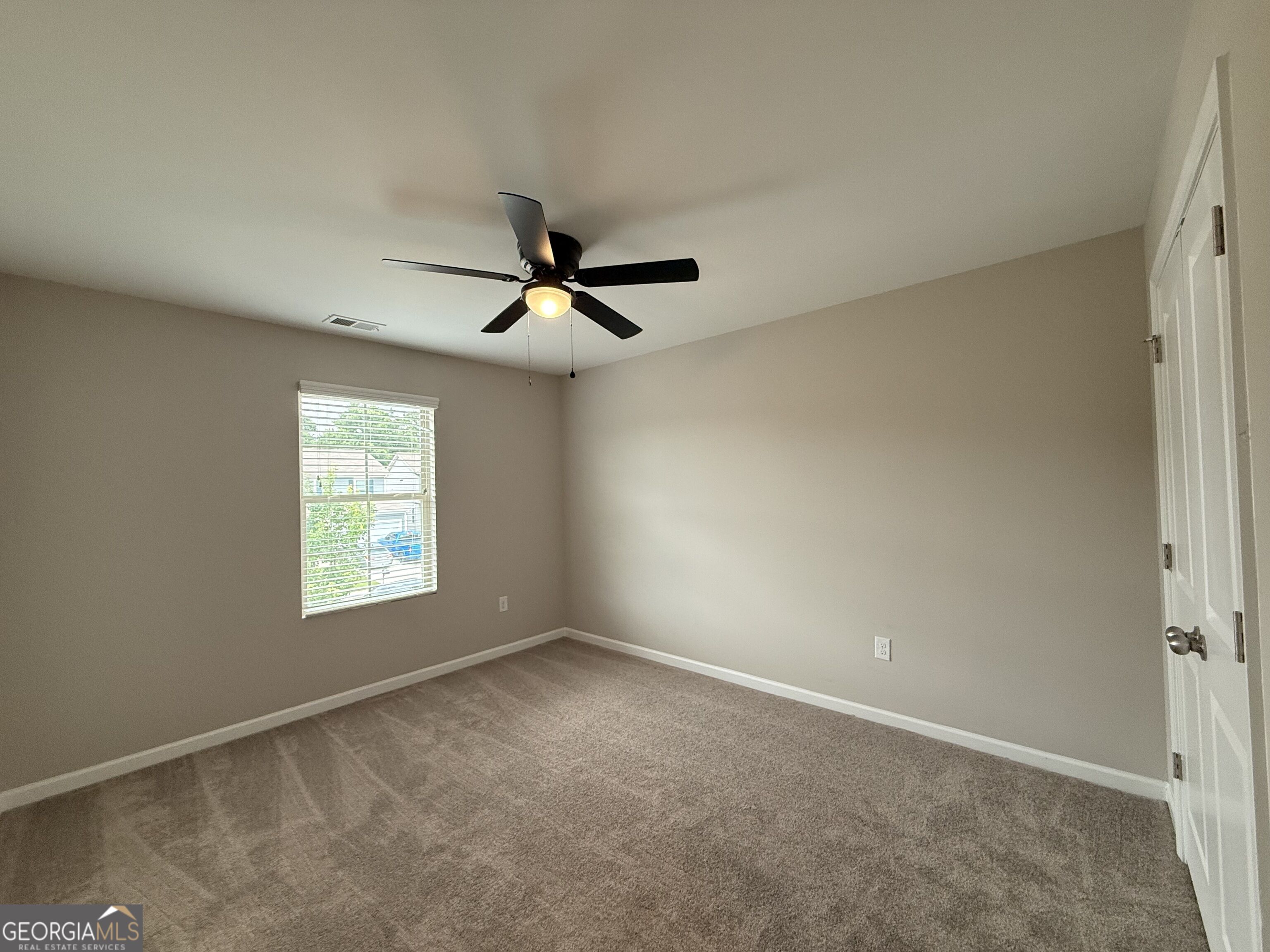 254 Hamilton Pointe Drive Property Photo 9