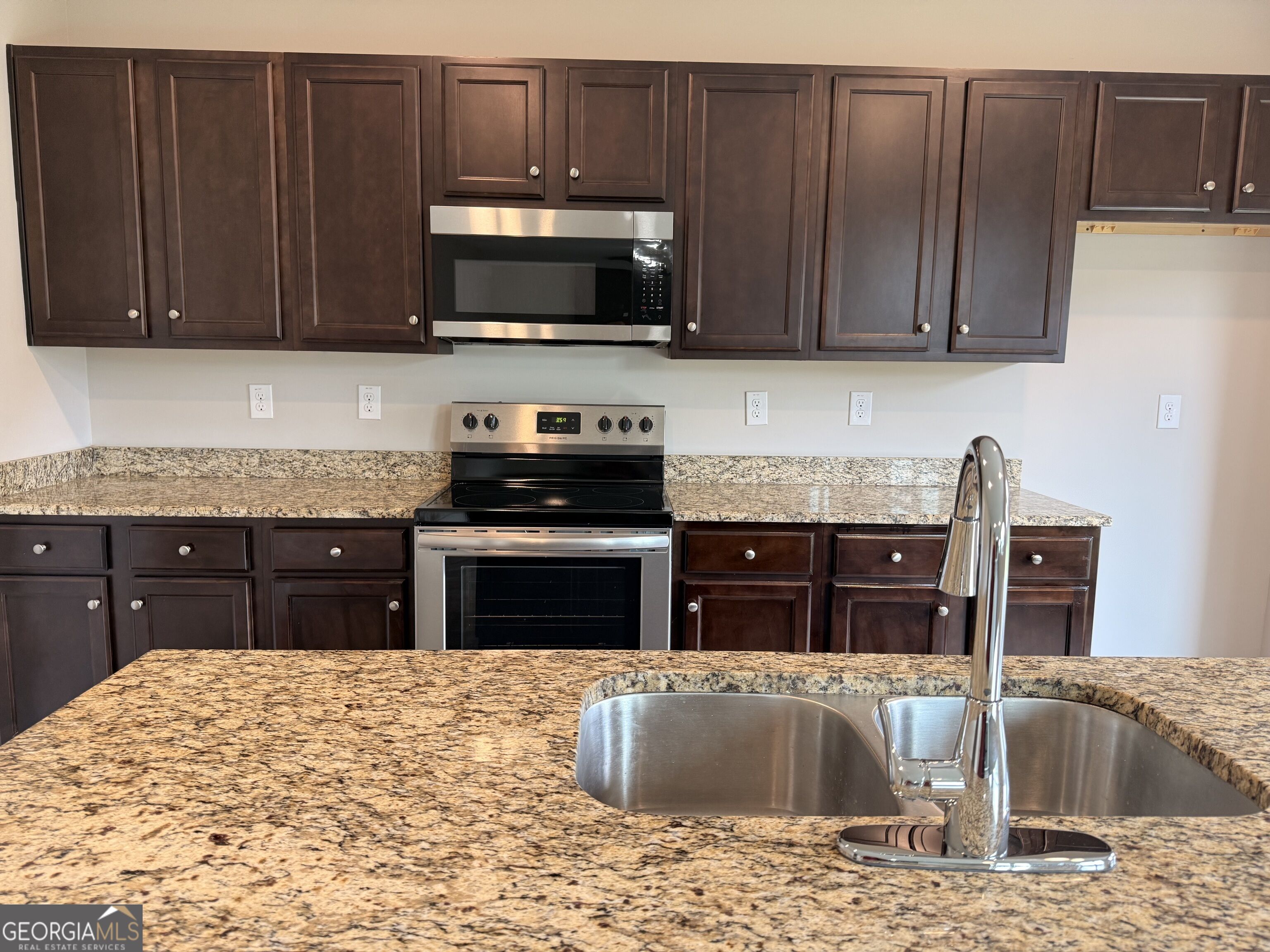 254 Hamilton Pointe Drive Property Photo 11