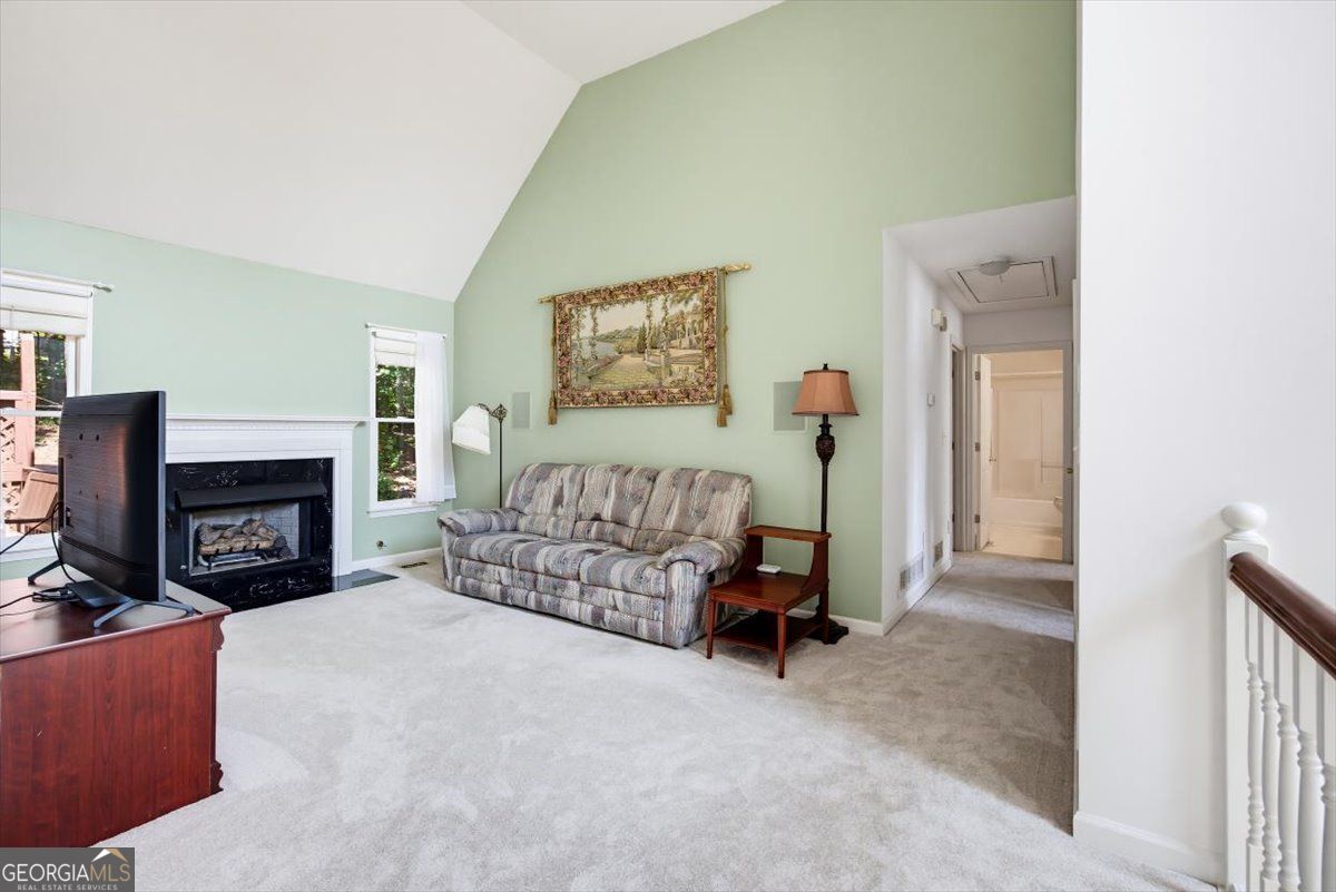51 Chantilly Way Property Photo 9