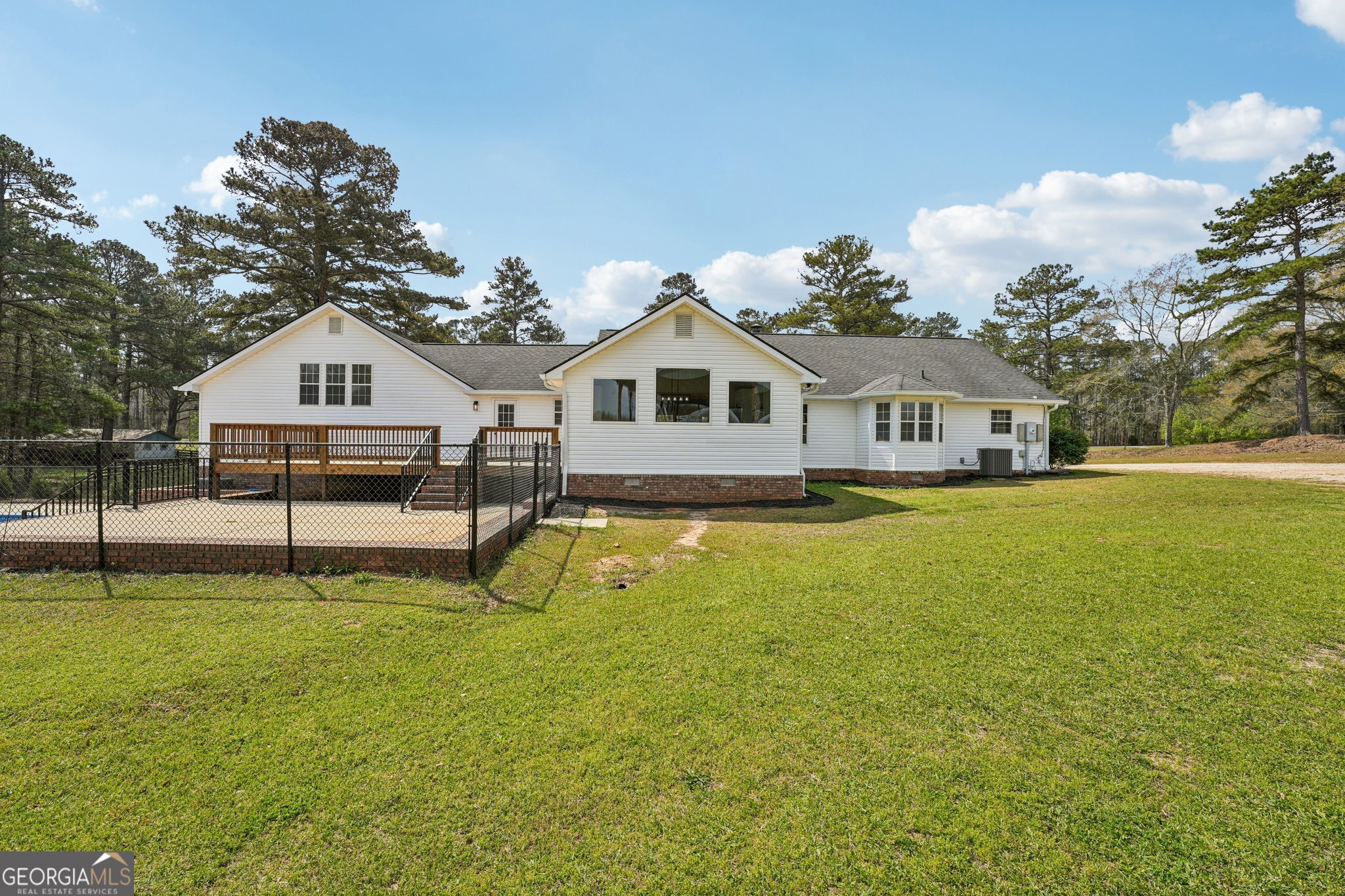 9902 Highway 16 Property Photo 86