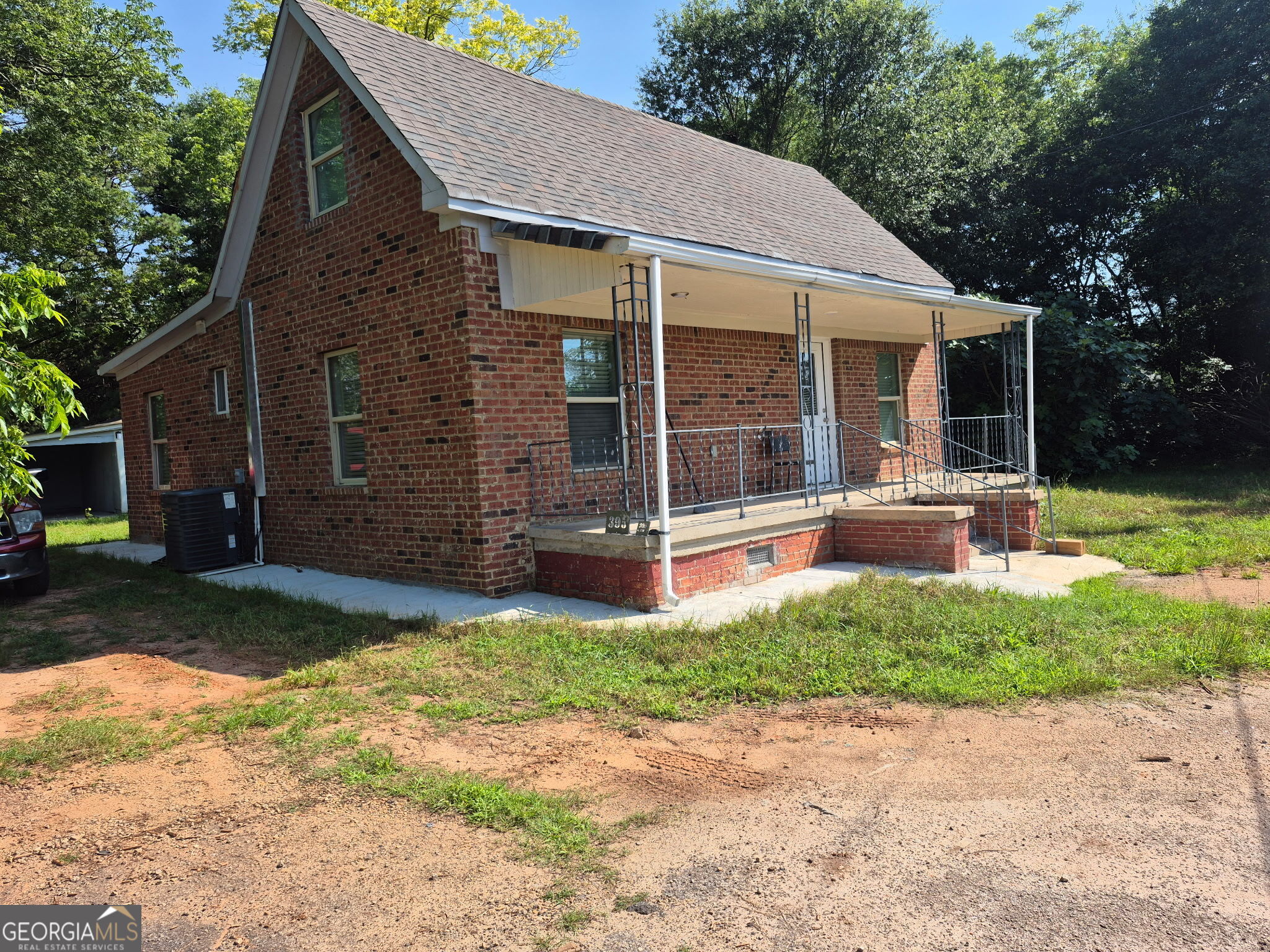395 S Elm Street Property Photo 1