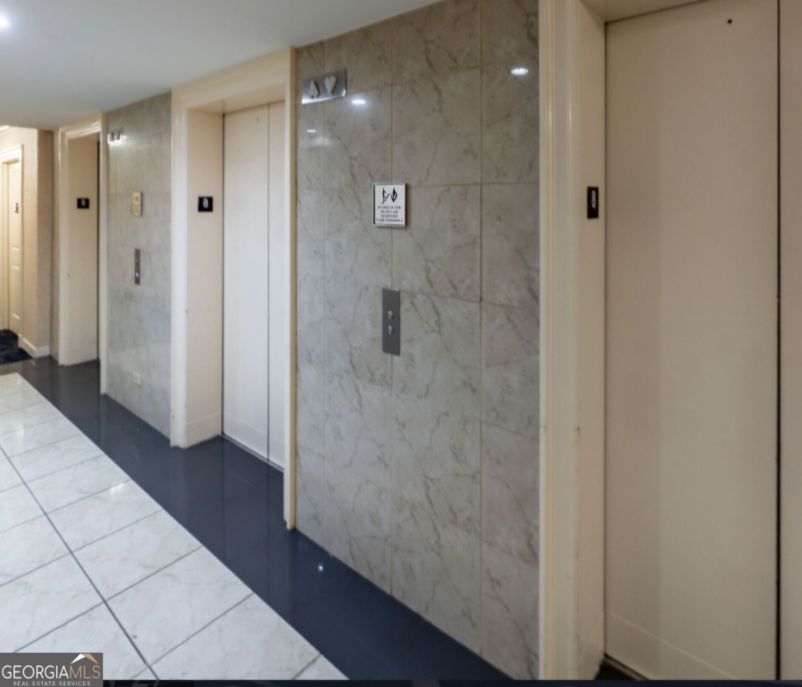 300 W Peachtree St 21 J Property Photo 2