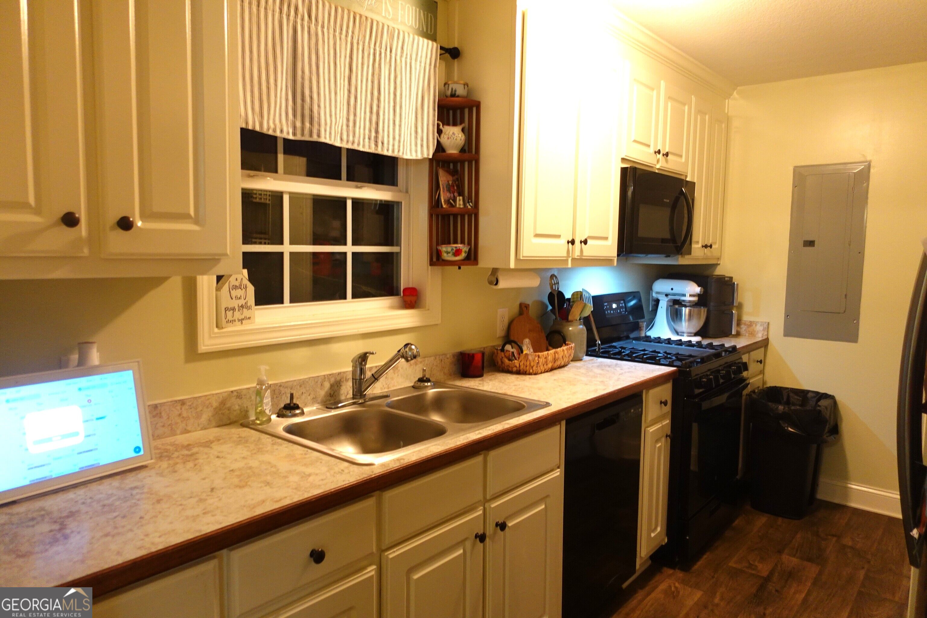 414 Harpy Eagle Drive Property Photo 12