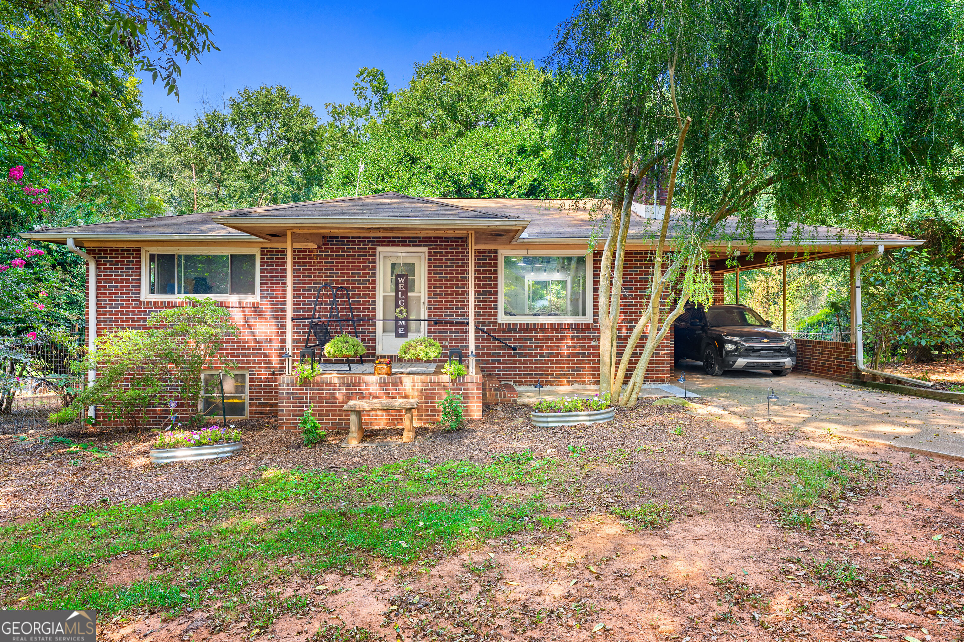 655 Old Hendry Church Road Property Photo 1