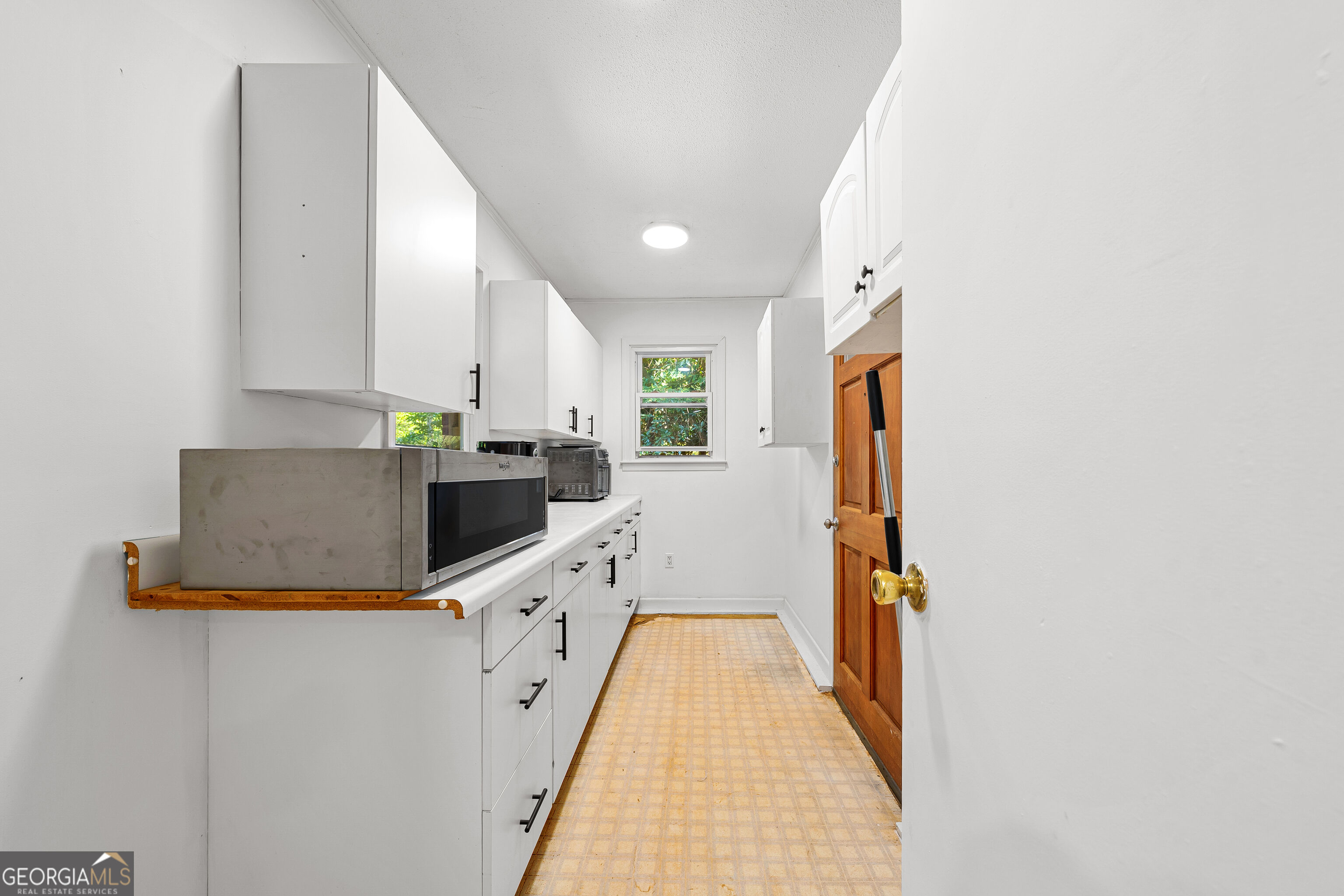 655 Old Hendry Church Road Property Photo 8