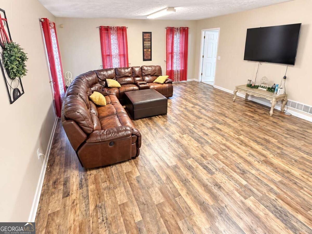 138 Mountain Oaks Drive Property Photo 8
