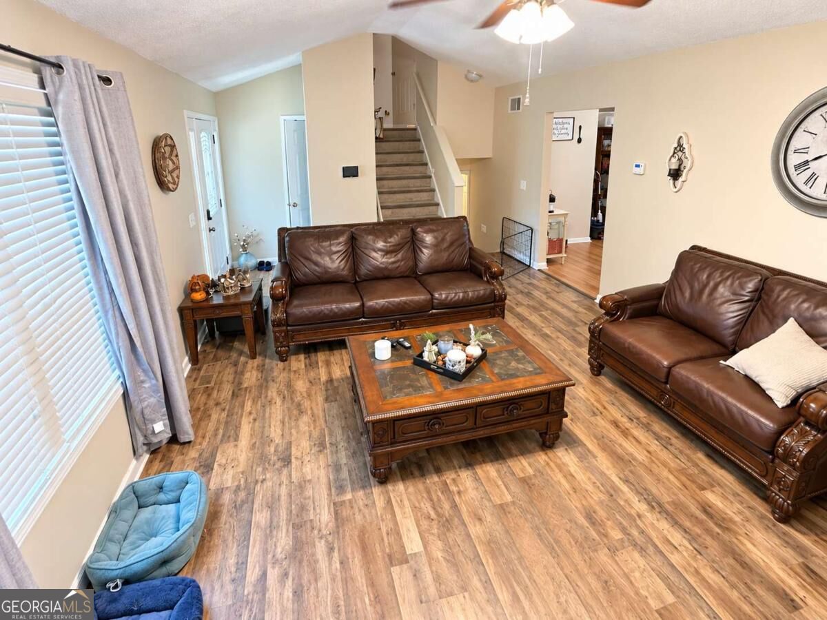 138 Mountain Oaks Drive Property Photo 10