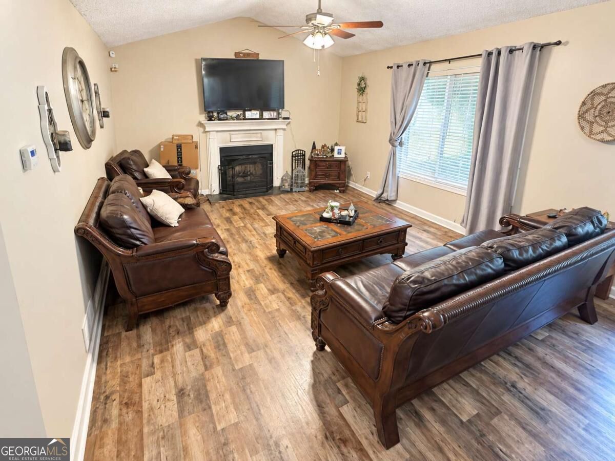 138 Mountain Oaks Drive Property Photo 11