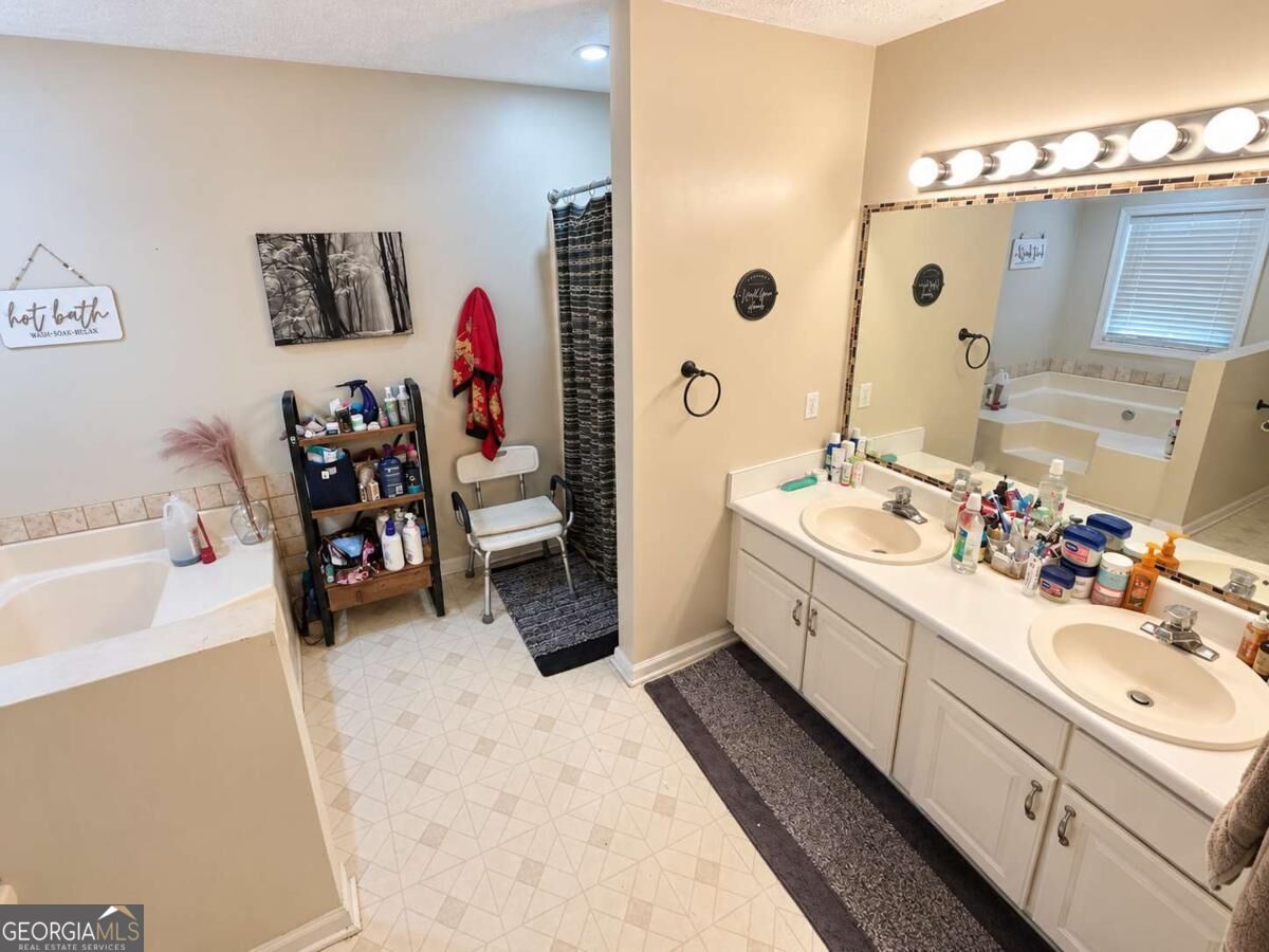 138 Mountain Oaks Drive Property Photo 25