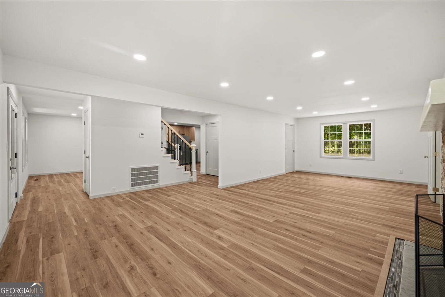 1421 Thrasher Drive Property Photo 8