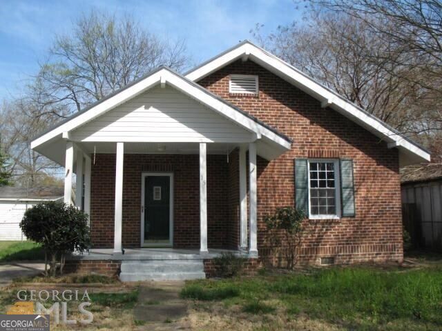 15 Oak Street Ne Property Photo 1
