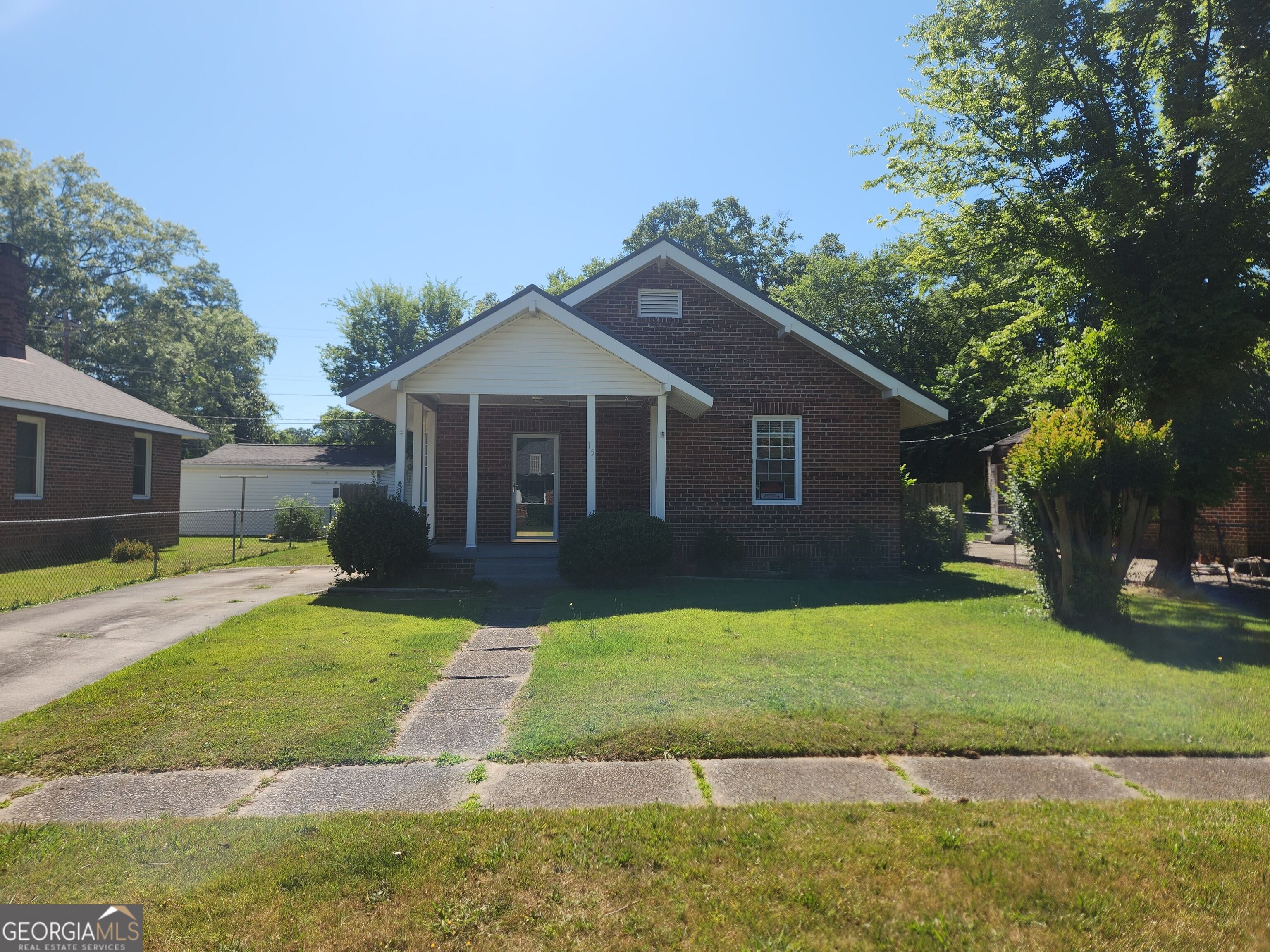 15 Oak Street Ne Property Photo 2