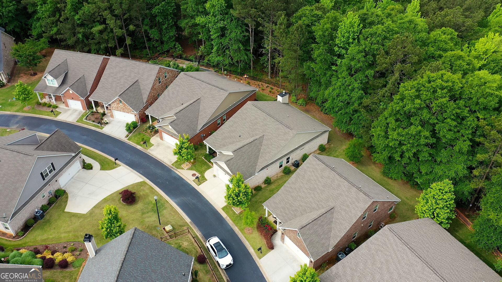 9120 Leverett Circle Property Photo 3