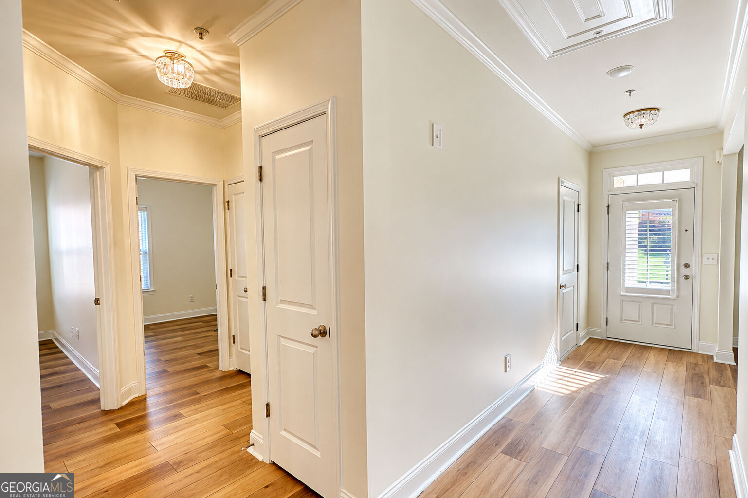 9120 Leverett Circle Property Photo 6