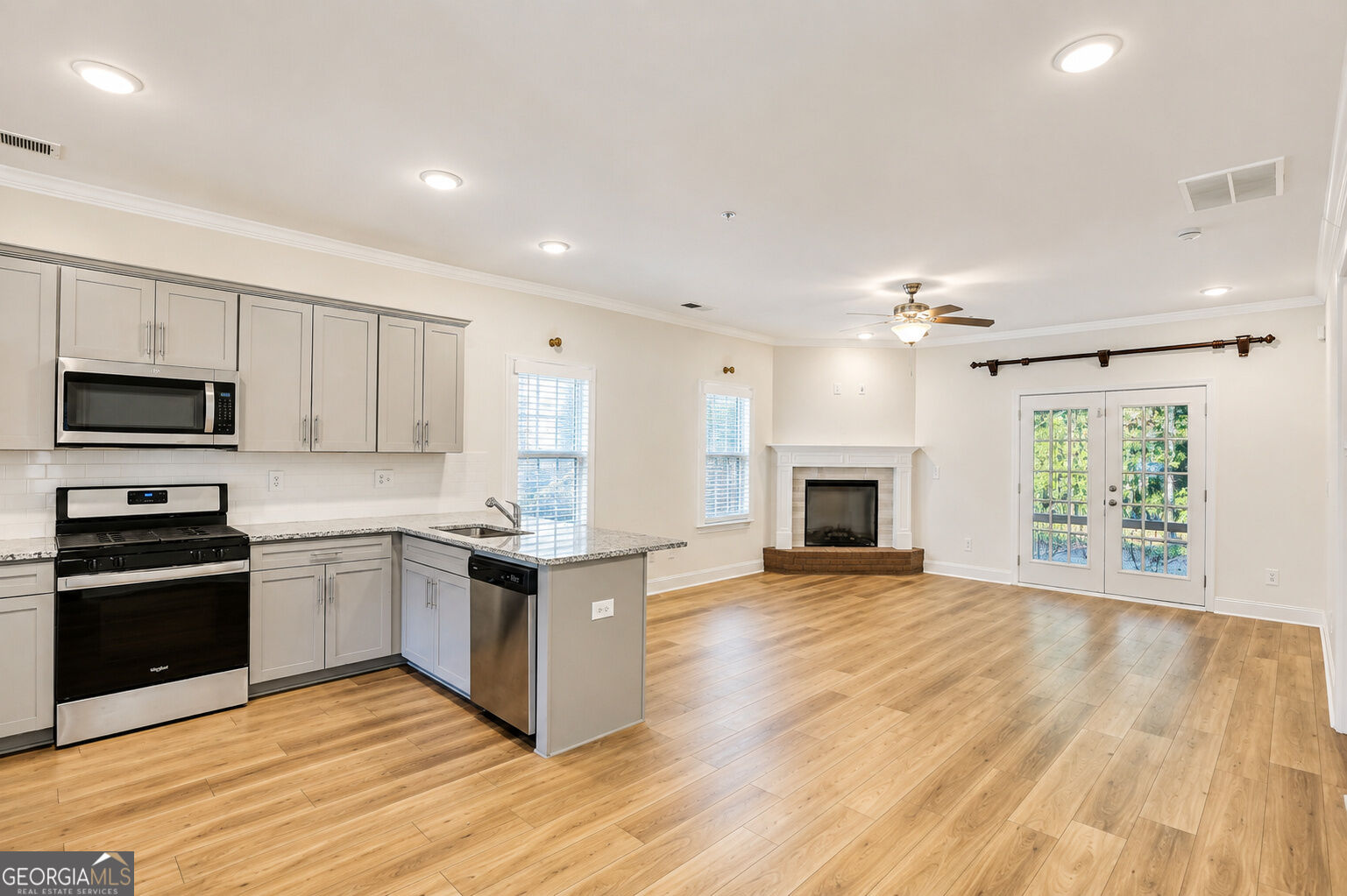 9120 Leverett Circle Property Photo 11