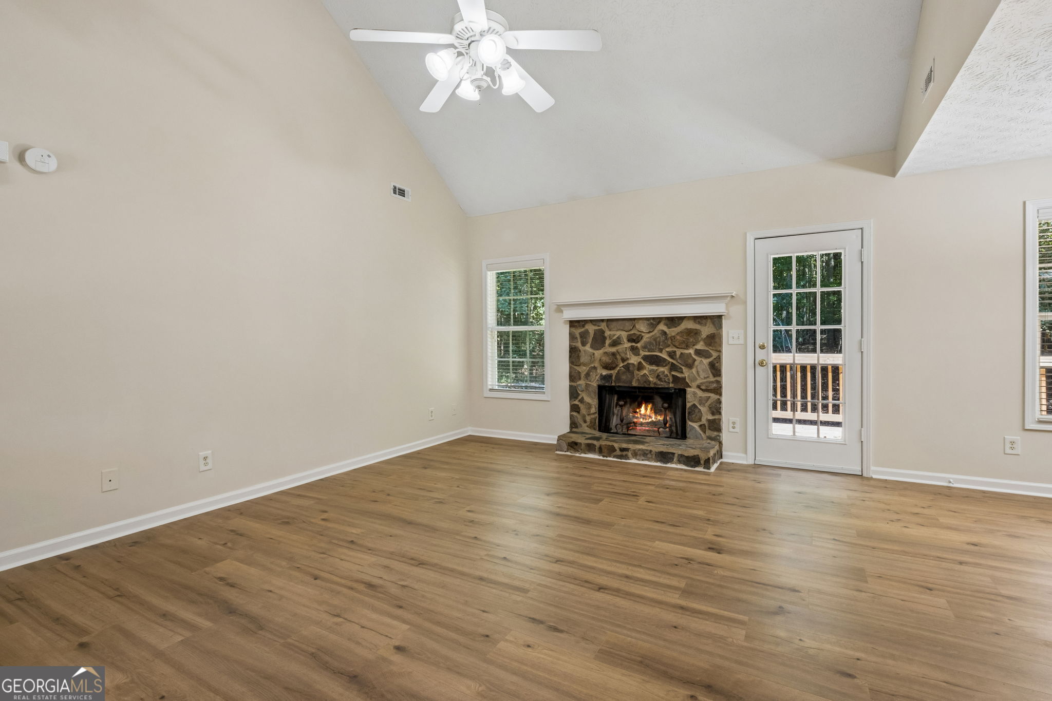 208 Albert Lane Property Photo 8