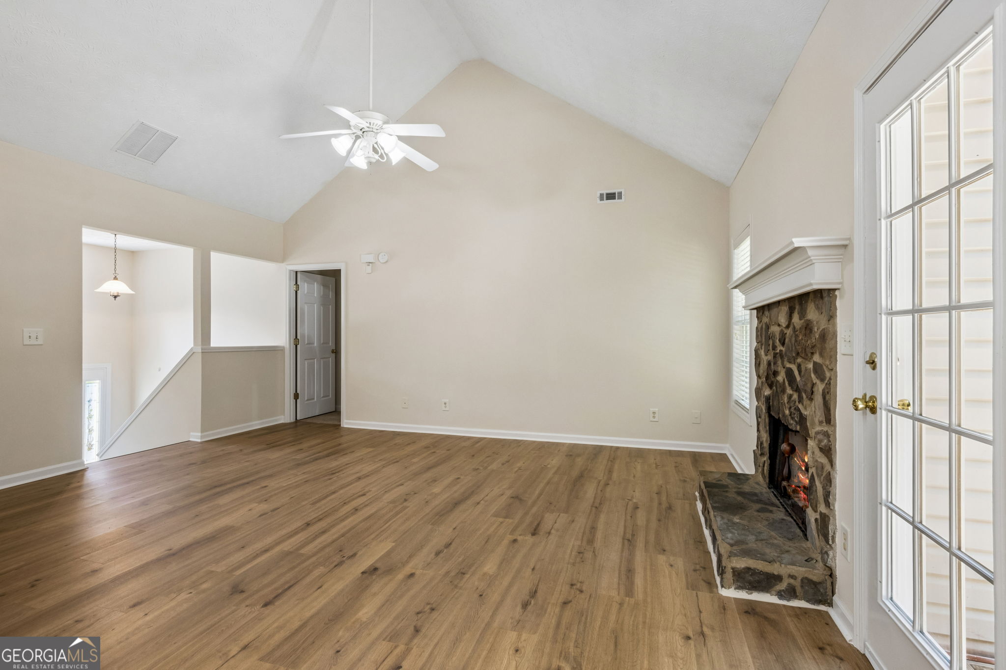 208 Albert Lane Property Photo 14