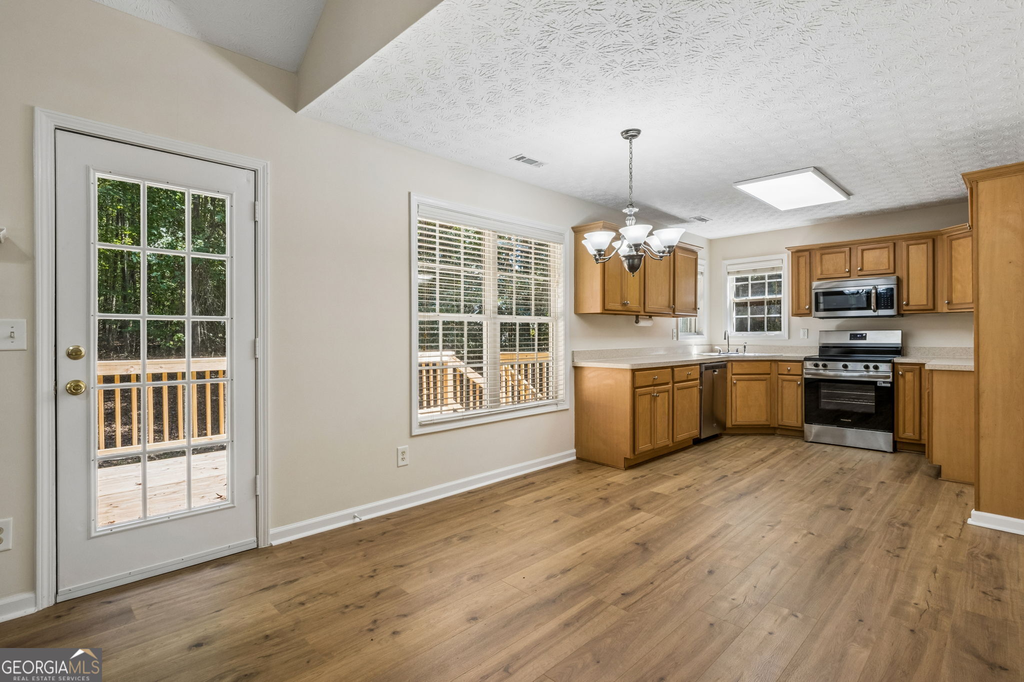 208 Albert Lane Property Photo 18