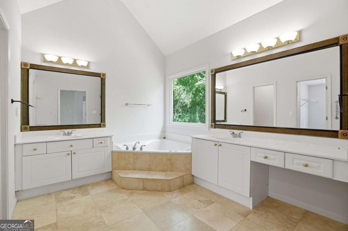 4025 Eyrie Farms Lane Property Photo 14