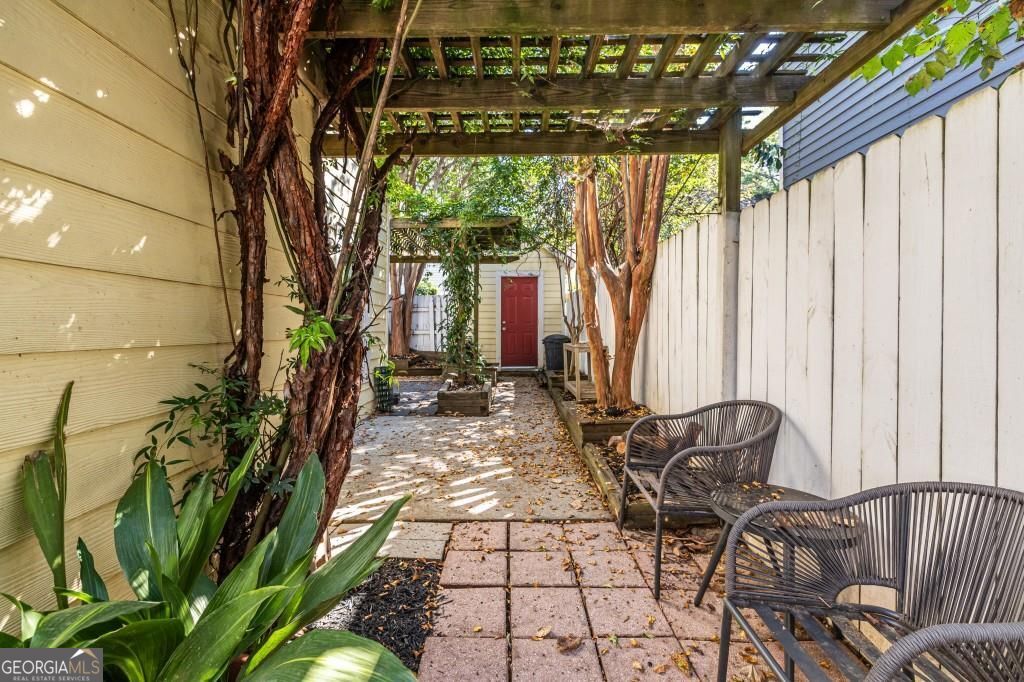 320 Glenwood Avenue Property Photo 2