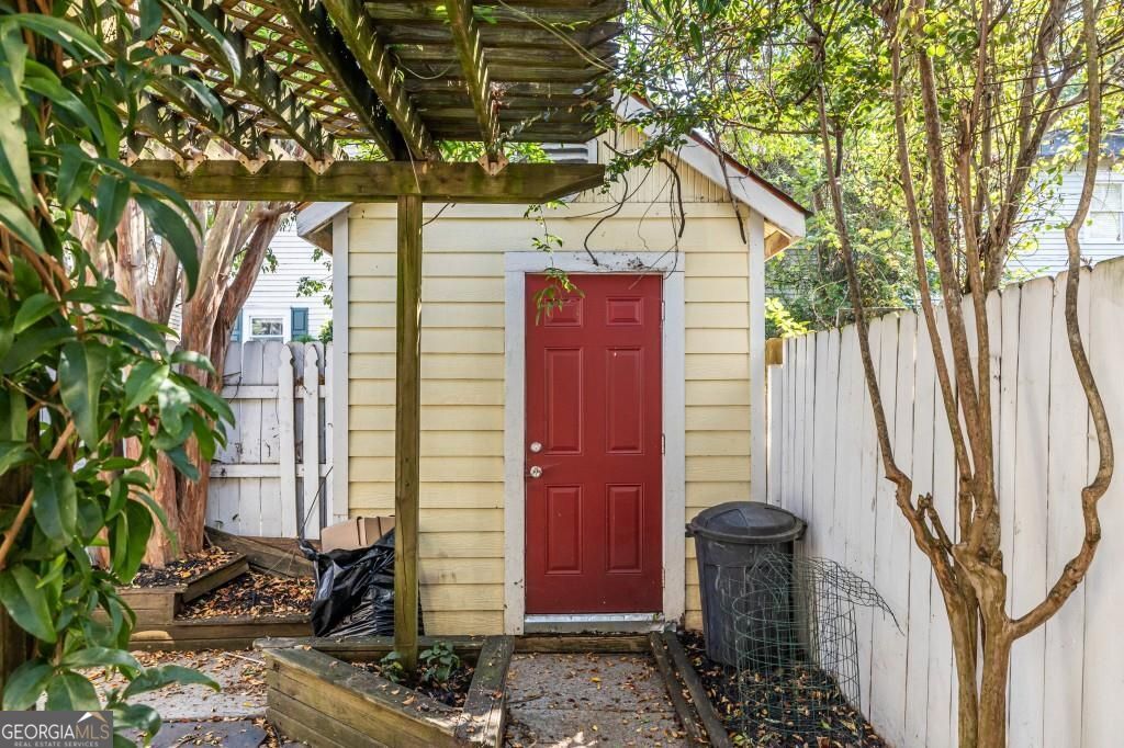320 Glenwood Avenue Property Photo 3