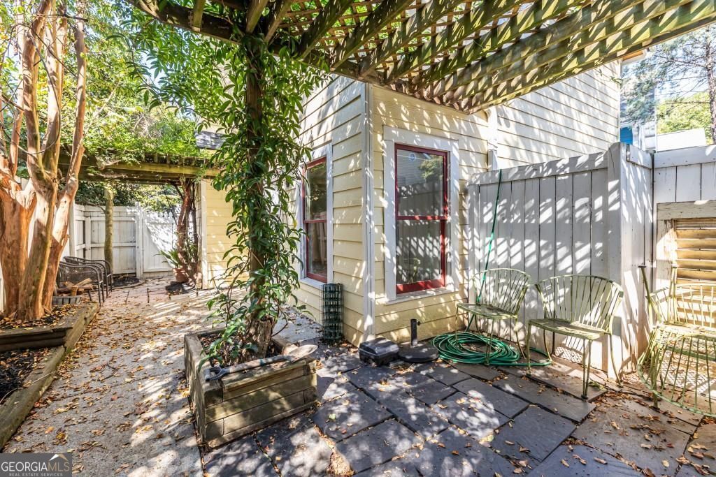 320 Glenwood Avenue Property Photo 5