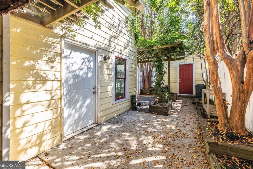 320 Glenwood Avenue Property Photo 6