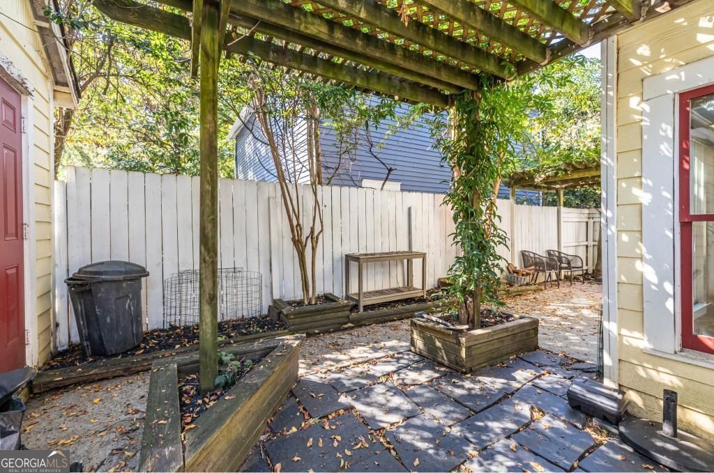 320 Glenwood Avenue Property Photo 7