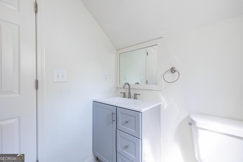 320 Glenwood Avenue Property Photo 9