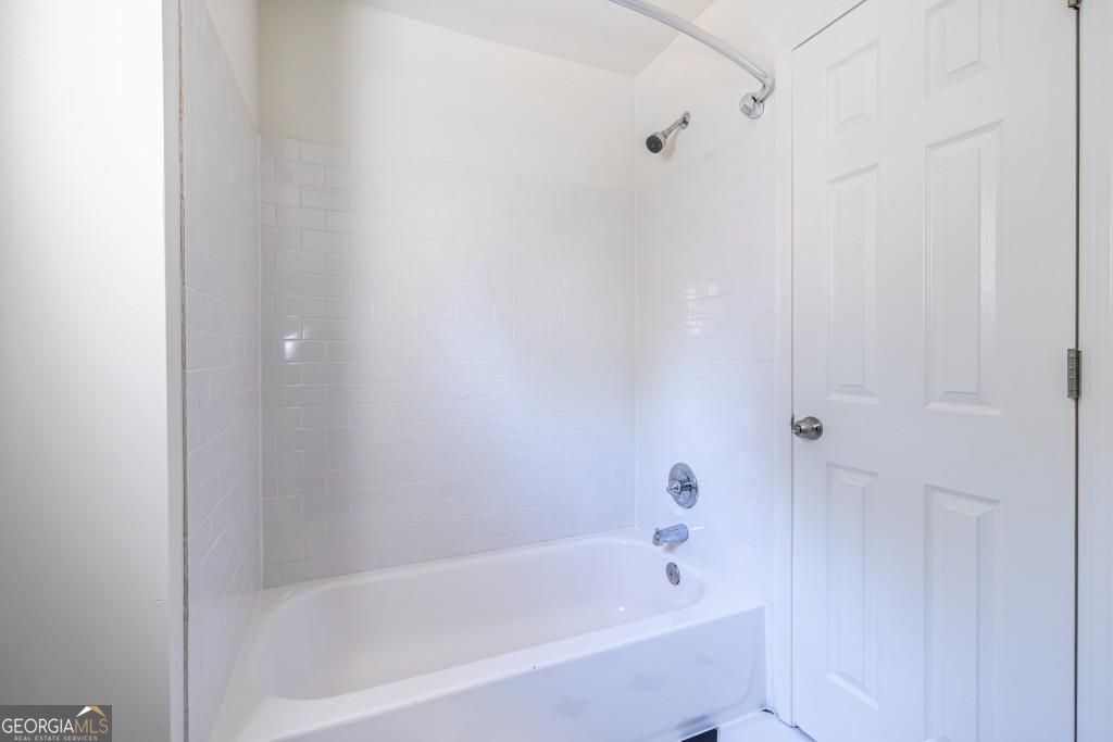 320 Glenwood Avenue Property Photo 10