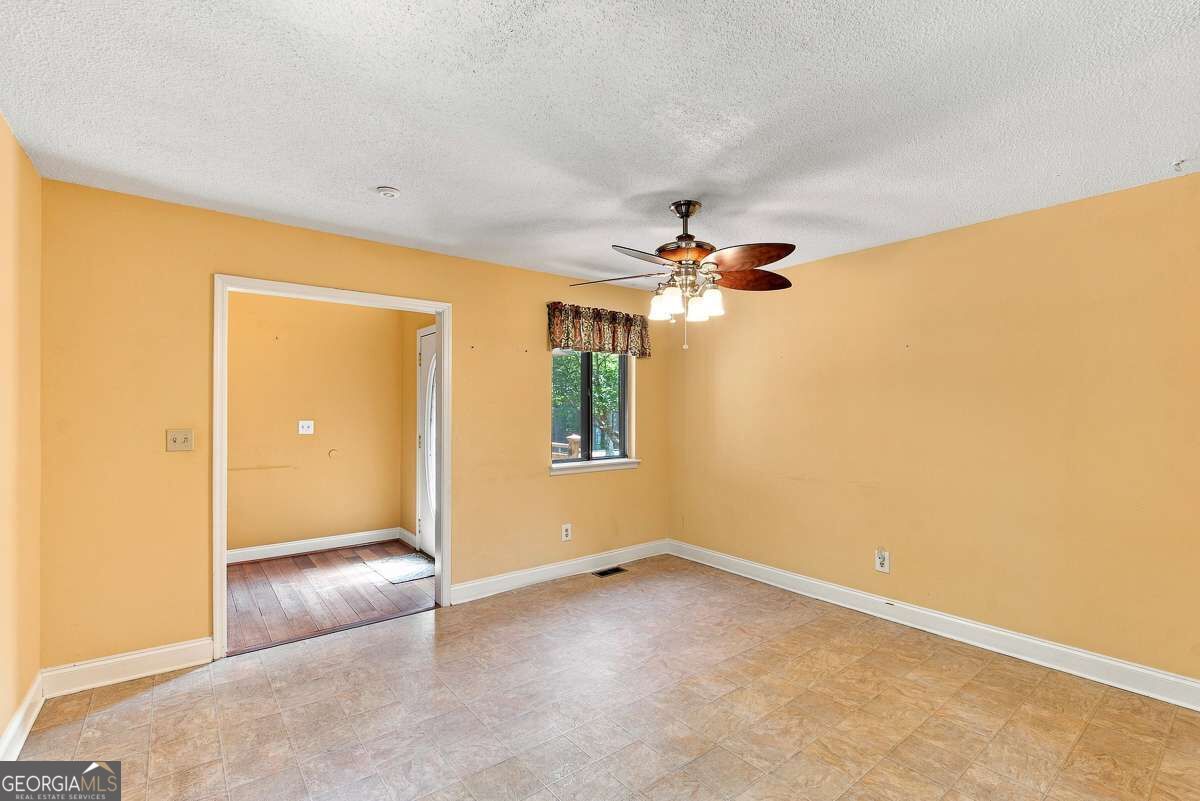 6906 Springwood Drive Property Photo 8