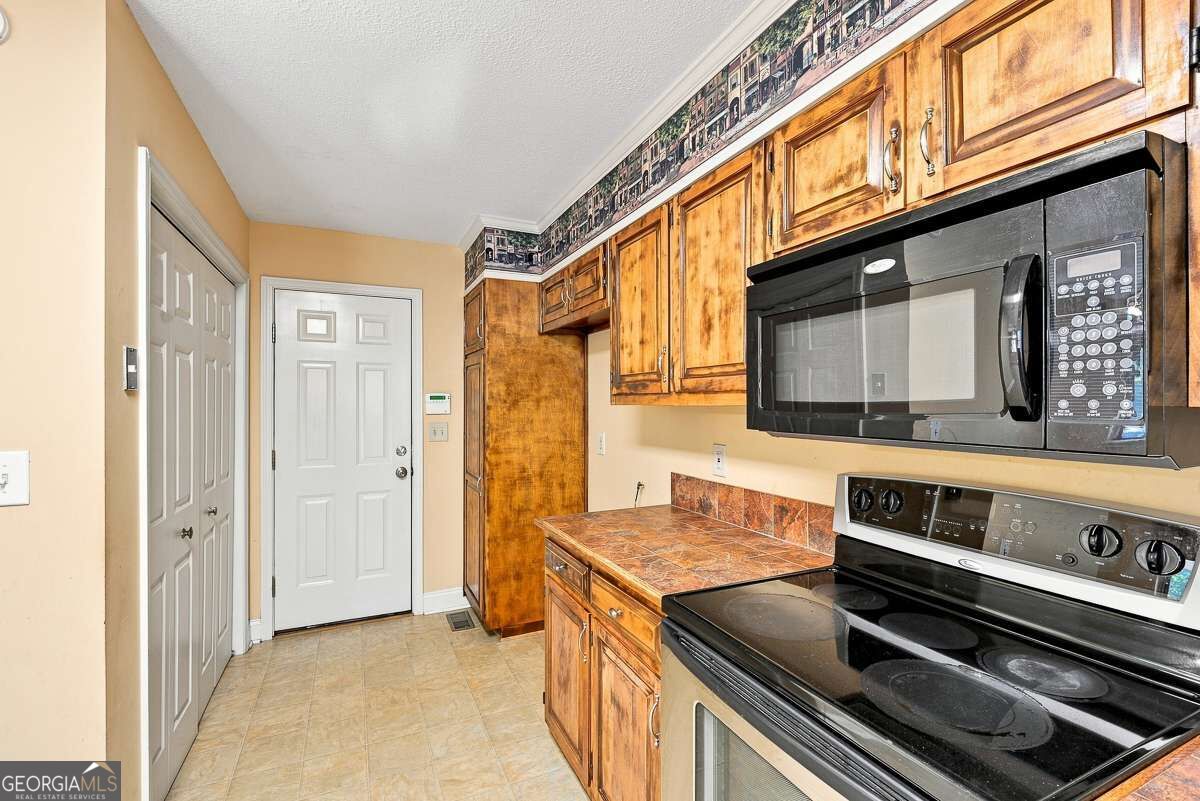 6906 Springwood Drive Property Photo 10