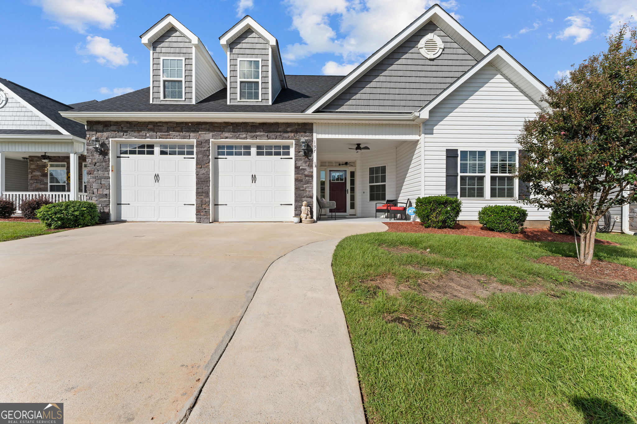 137 Shady Oak Drive Property Photo 1