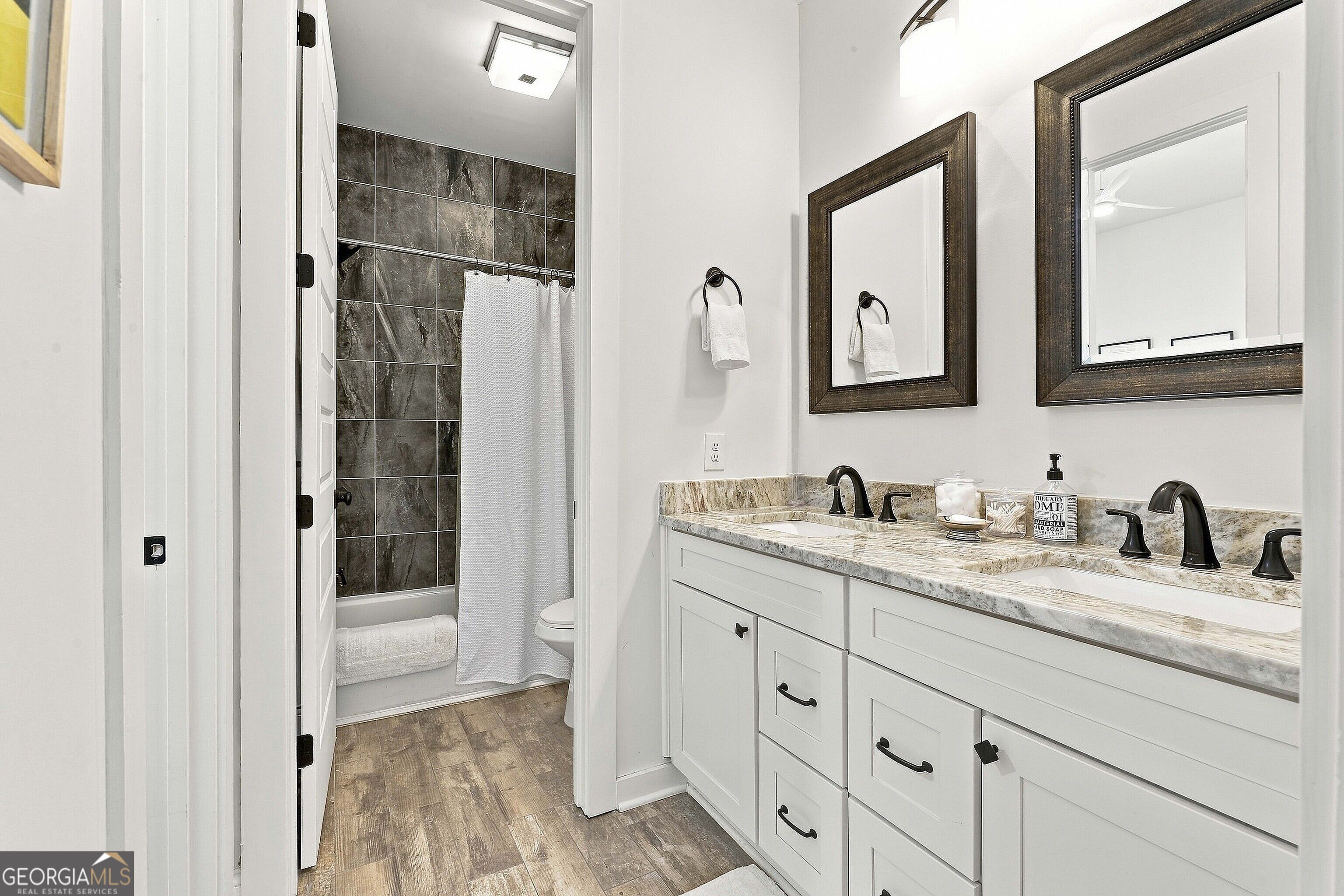 55 Paddleboat Lane Property Photo 10