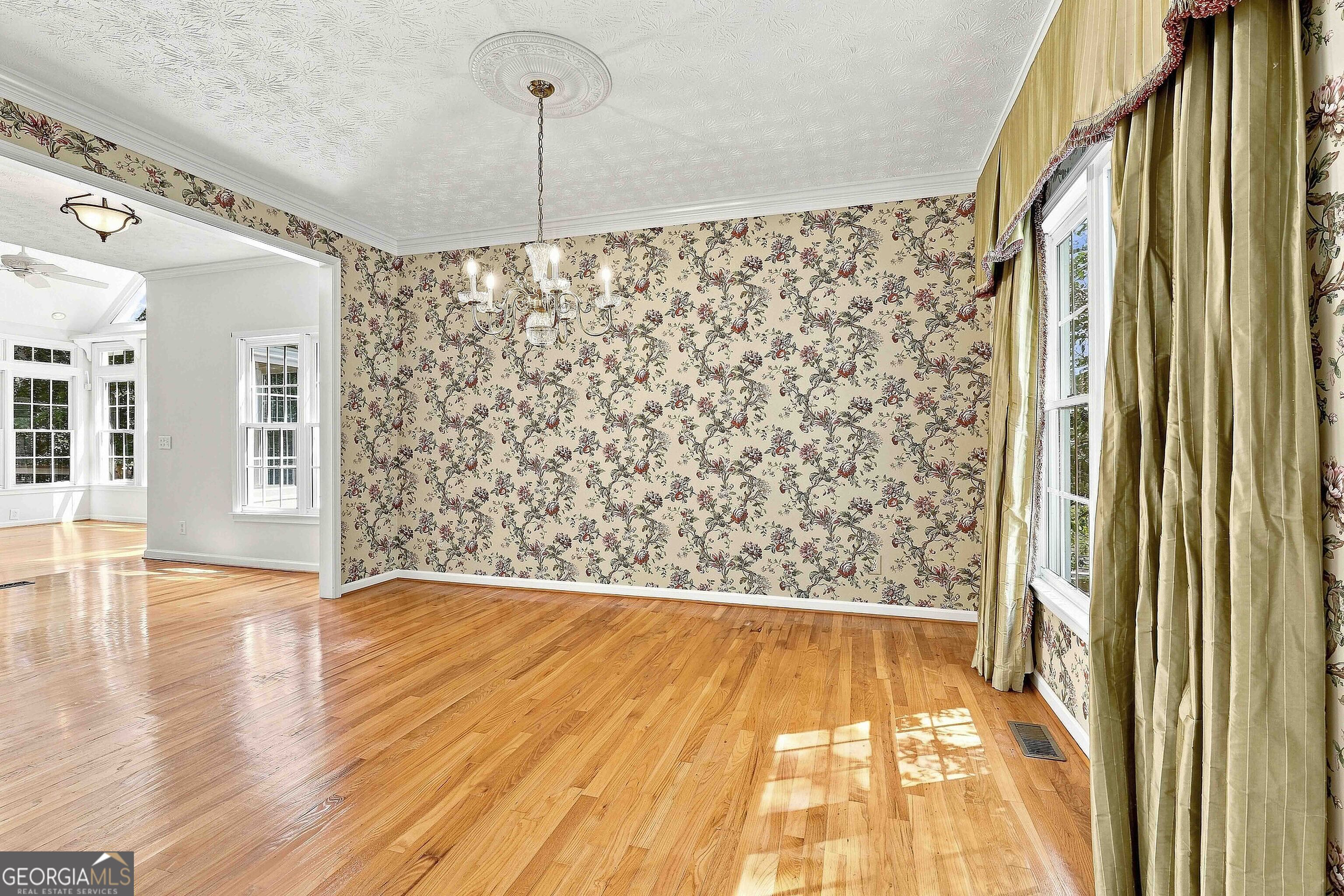625 Bellenden Drive Property Photo 8