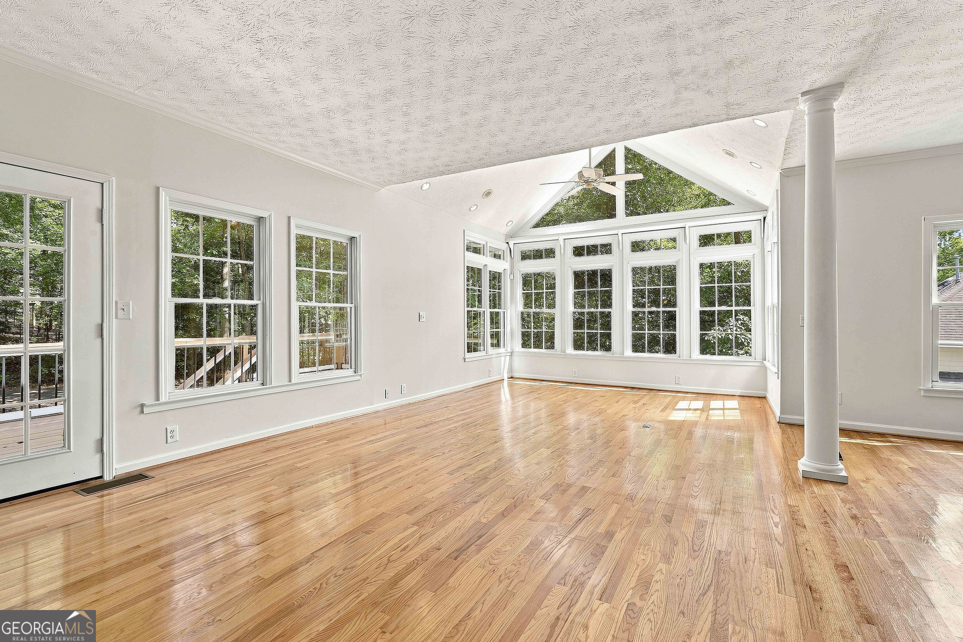625 Bellenden Drive Property Photo 14