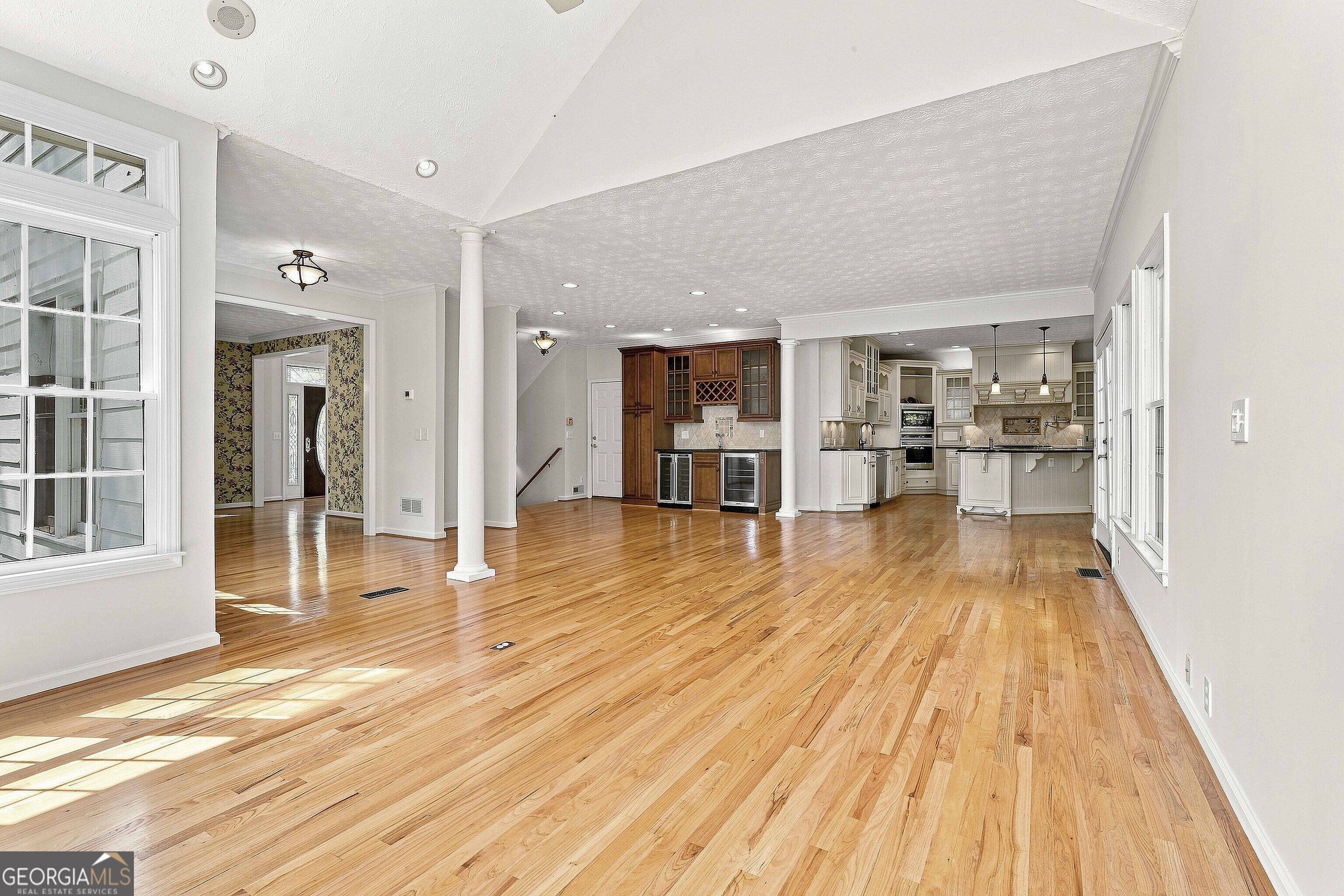 625 Bellenden Drive Property Photo 16