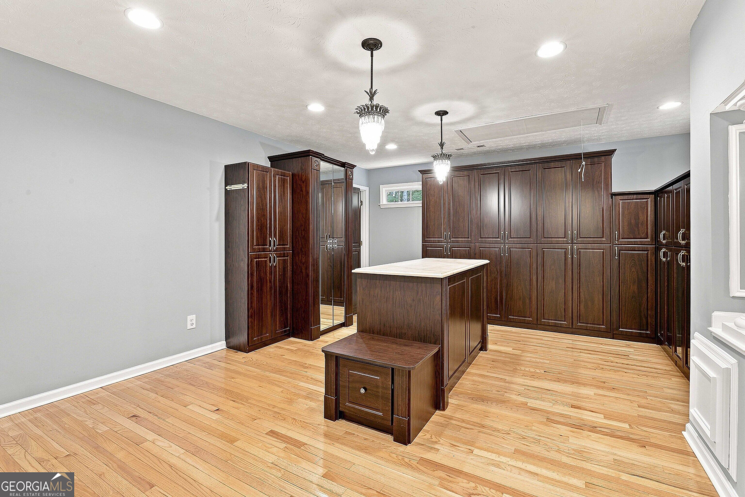 625 Bellenden Drive Property Photo 32