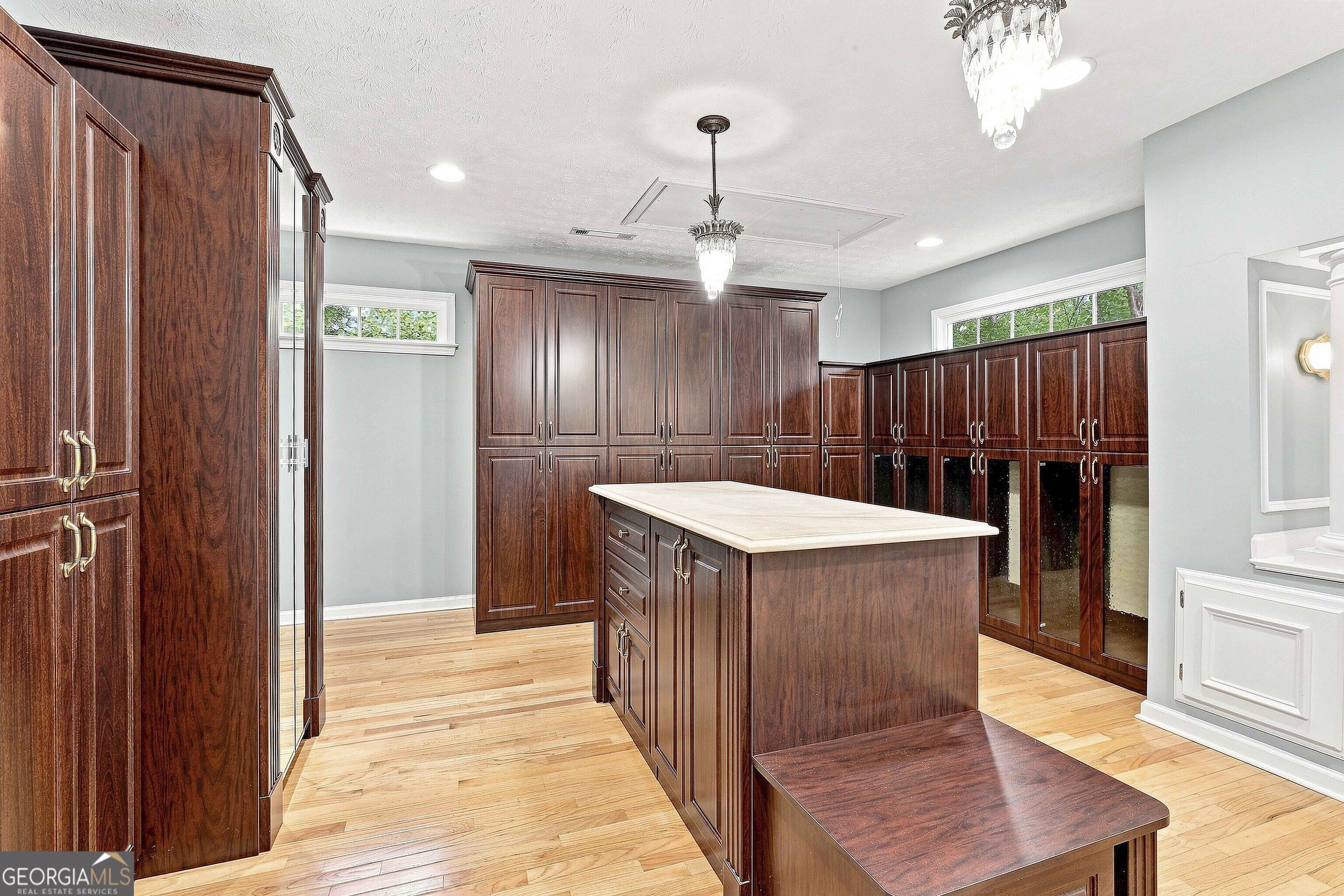625 Bellenden Drive Property Photo 33