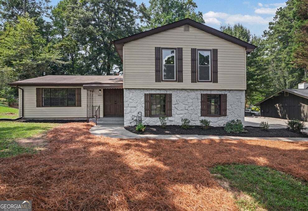 6883 Creekmoor Lane Property Photo 1