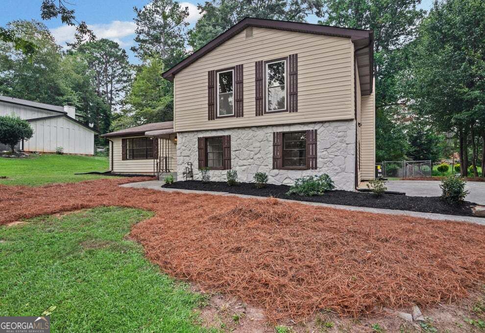6883 Creekmoor Lane Property Photo 4