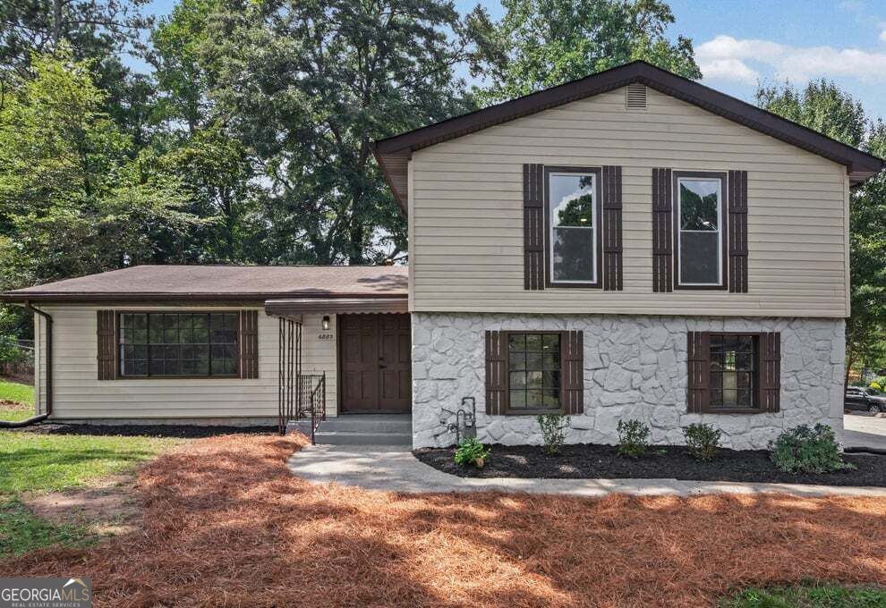 6883 Creekmoor Lane Property Photo 5