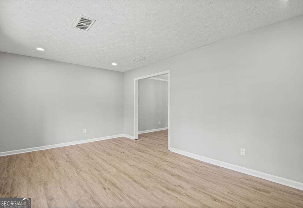6883 Creekmoor Lane Property Photo 8