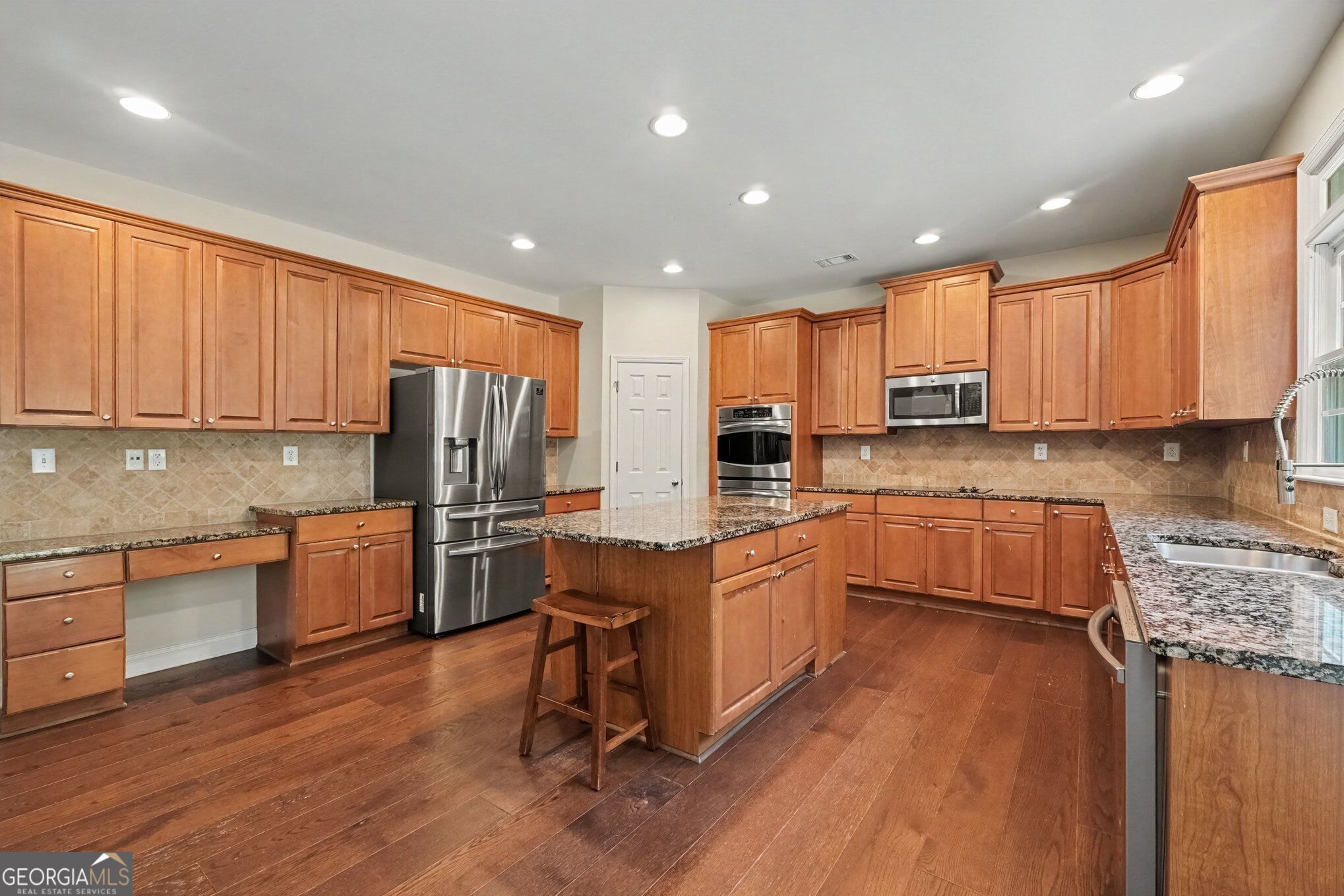 1083 Lakefield Walk Property Photo 12