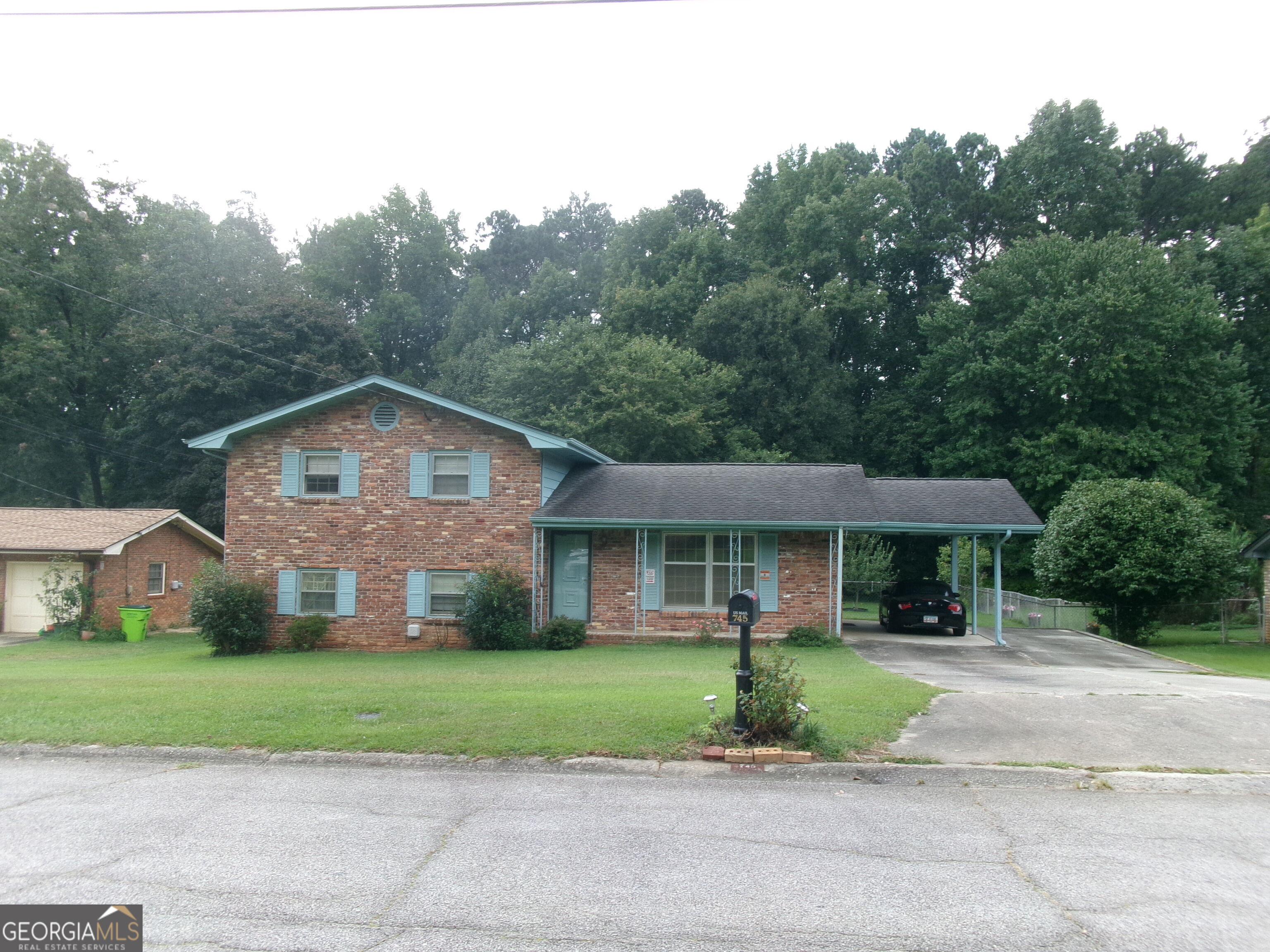 745 Huntingdon Drive Property Photo 1