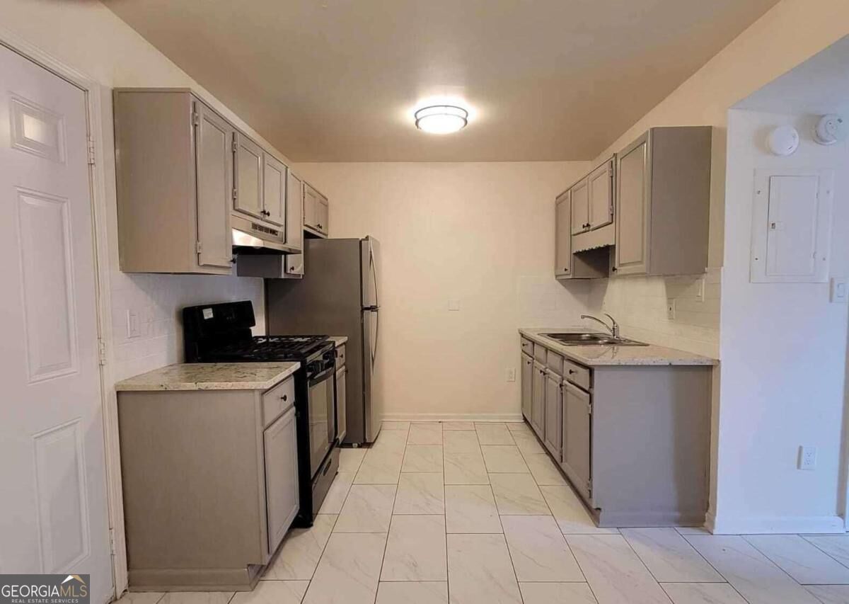 432 Atwood Street Property Photo 8