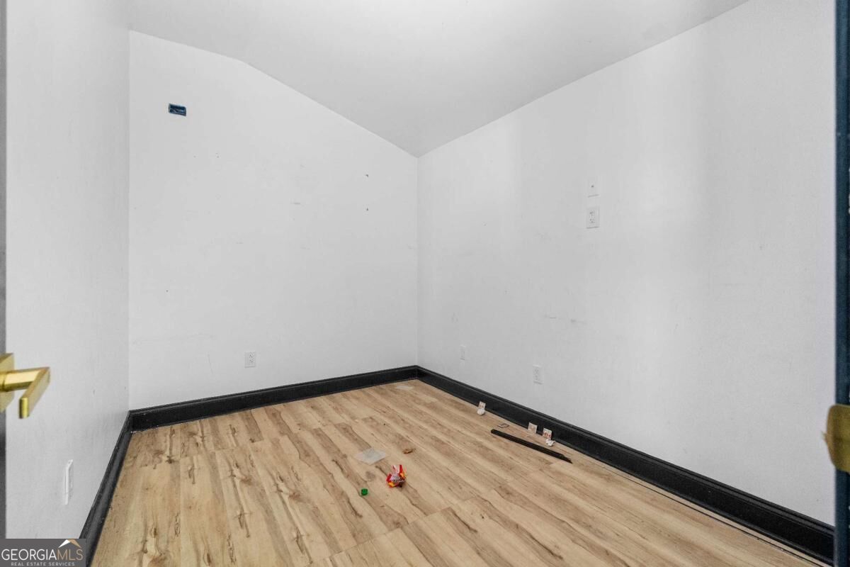 16 Robin Road Property Photo 13