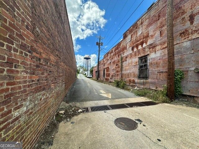114/118 S State Street Property Photo 9