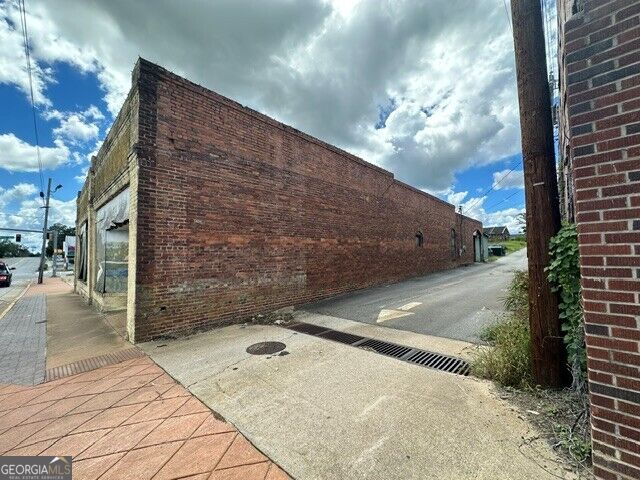 114/118 S State Street Property Photo 10