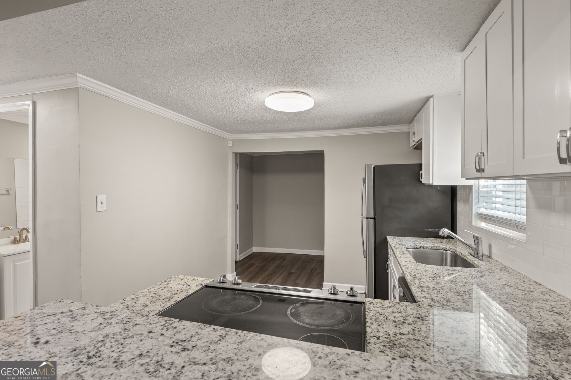 1370 W Hancock Avenue Property Photo 9
